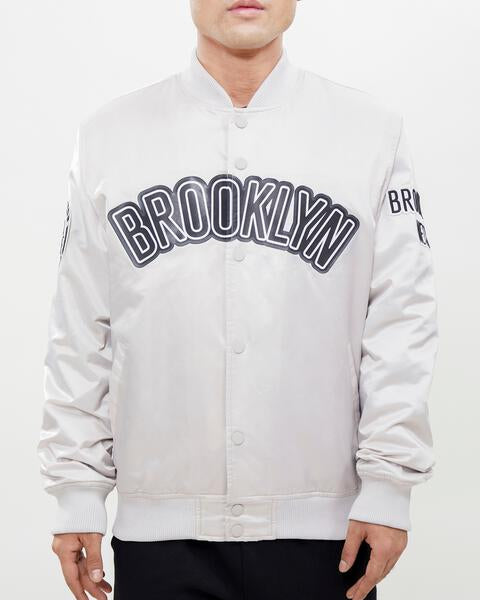 CHAMARRA DE SATÍN NBA BROOKLYN NETS CLASSIC SATIN