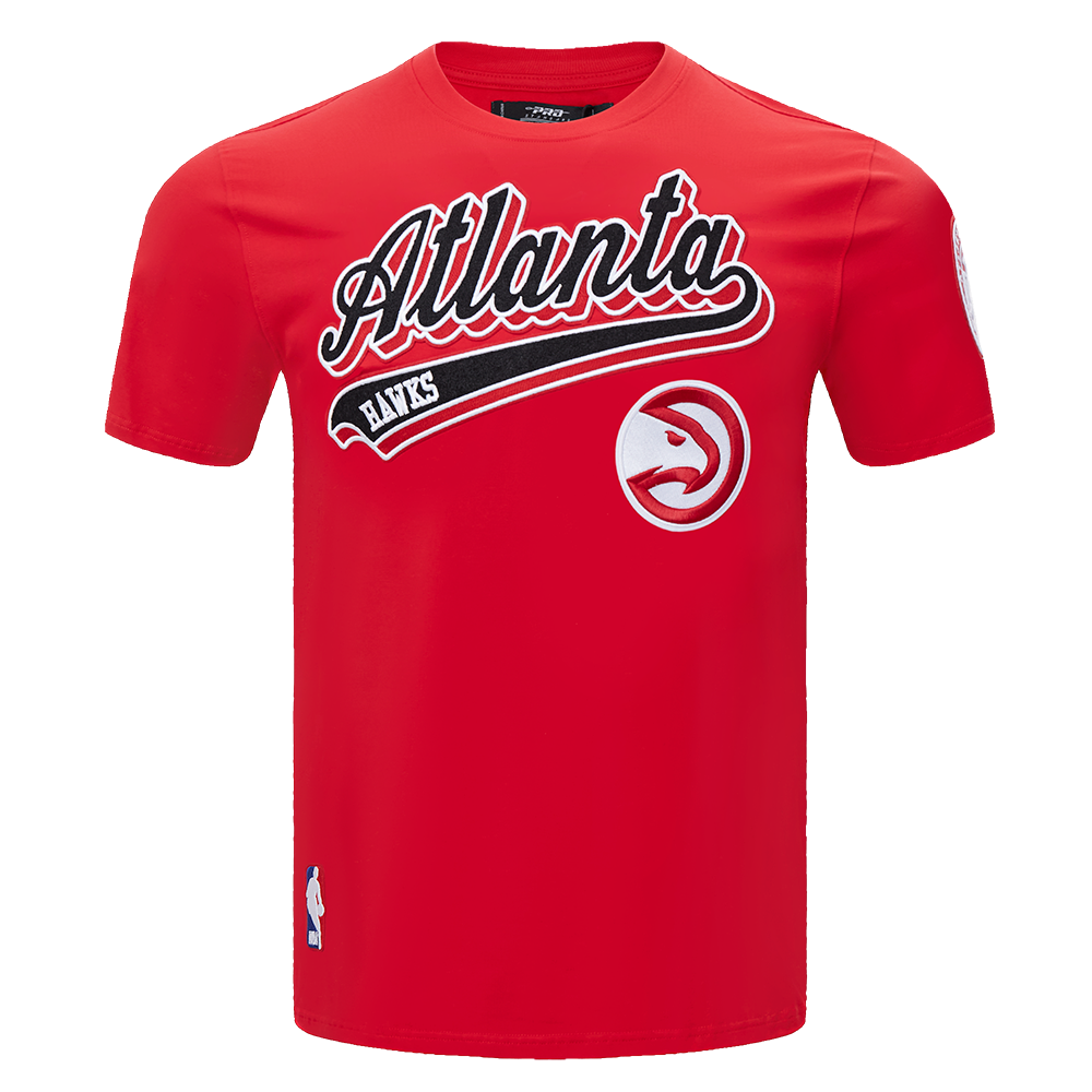 PLAYERA NBA ATLANTA HAWKS SCRIPT TAIL – Pro Standard México