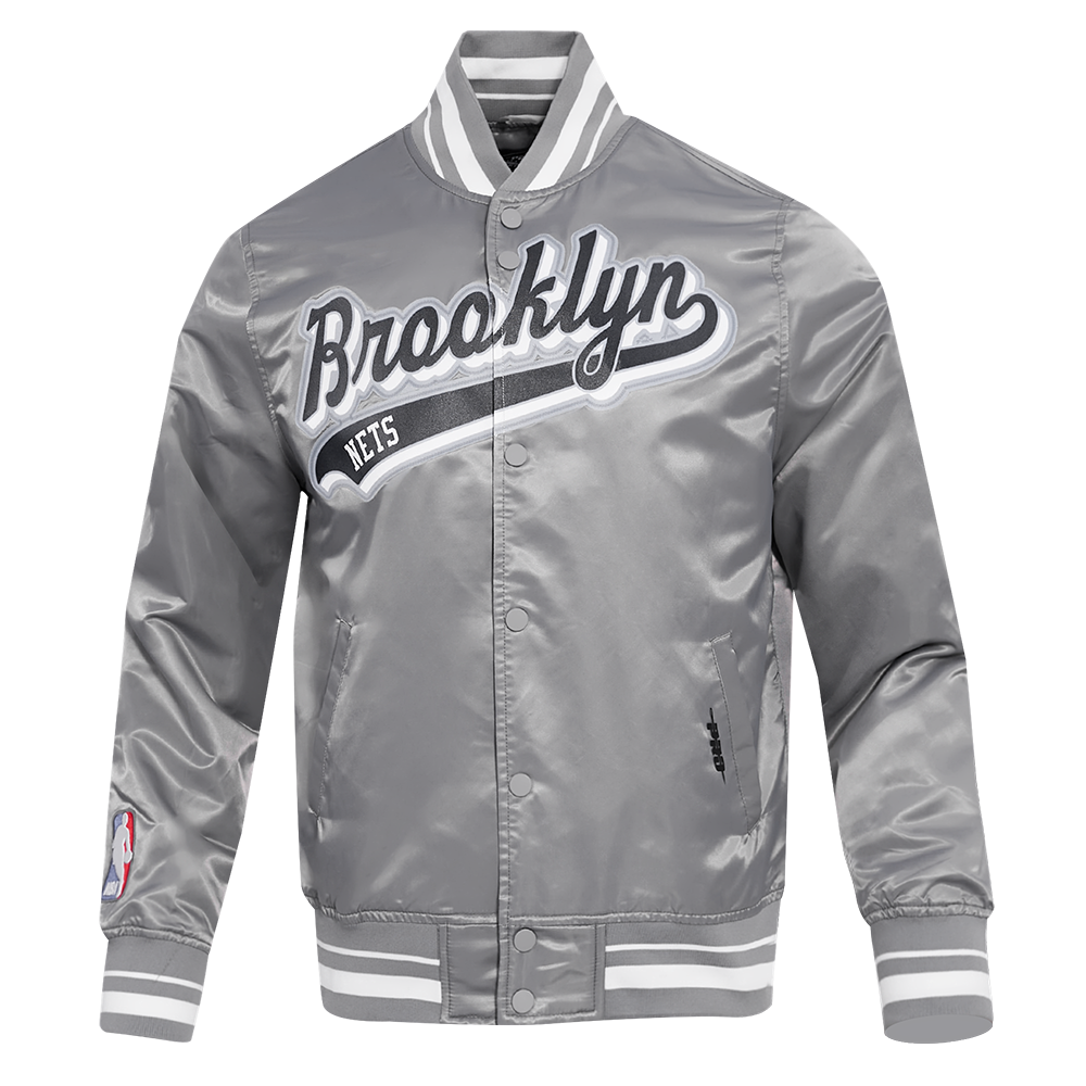 CHAMARRA DE SATÍN NBA BROOKLYN NETS SCRIPT TAIL