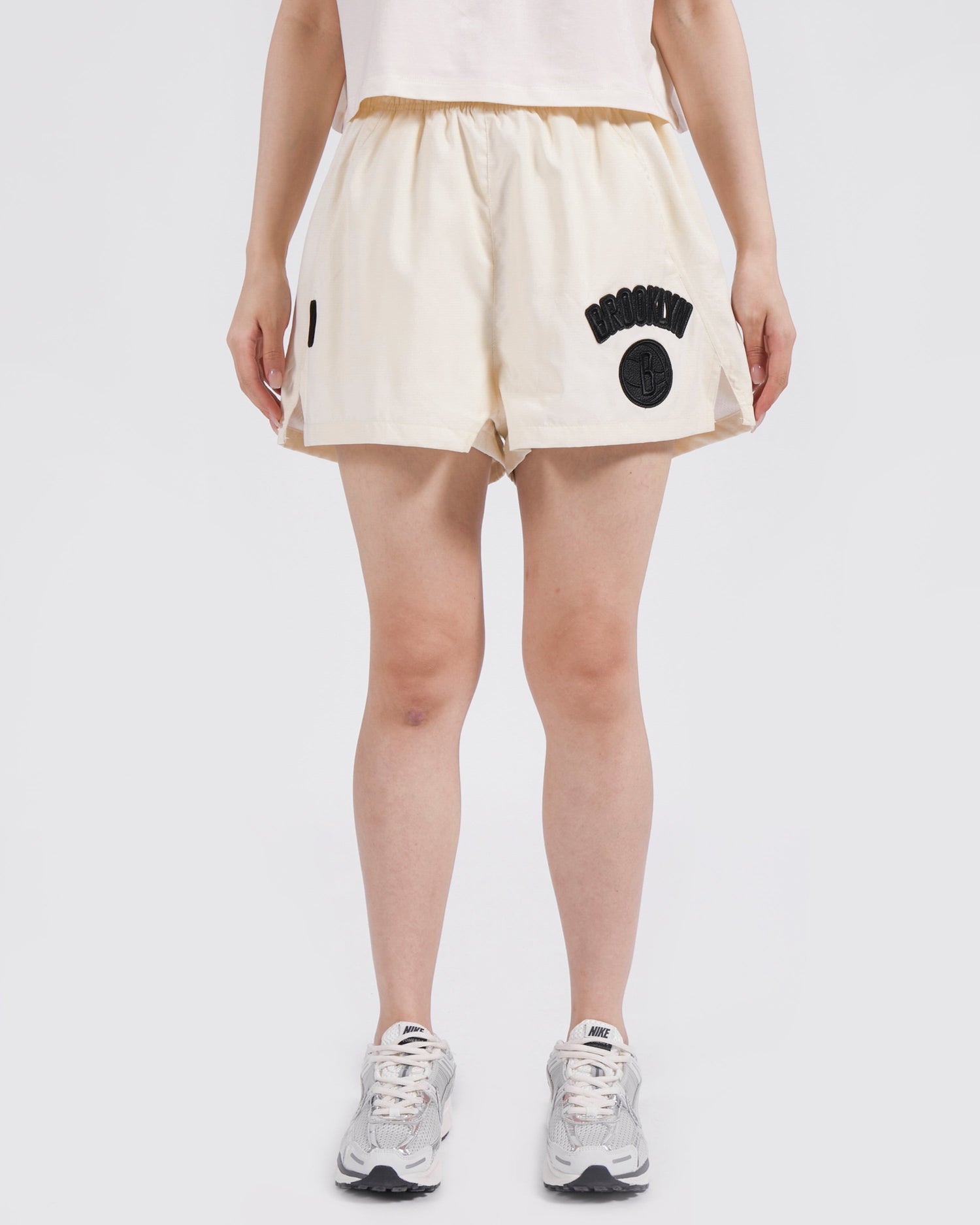 SHORTS WOVEN NBA BROOKLYN NETS PARA MUJER