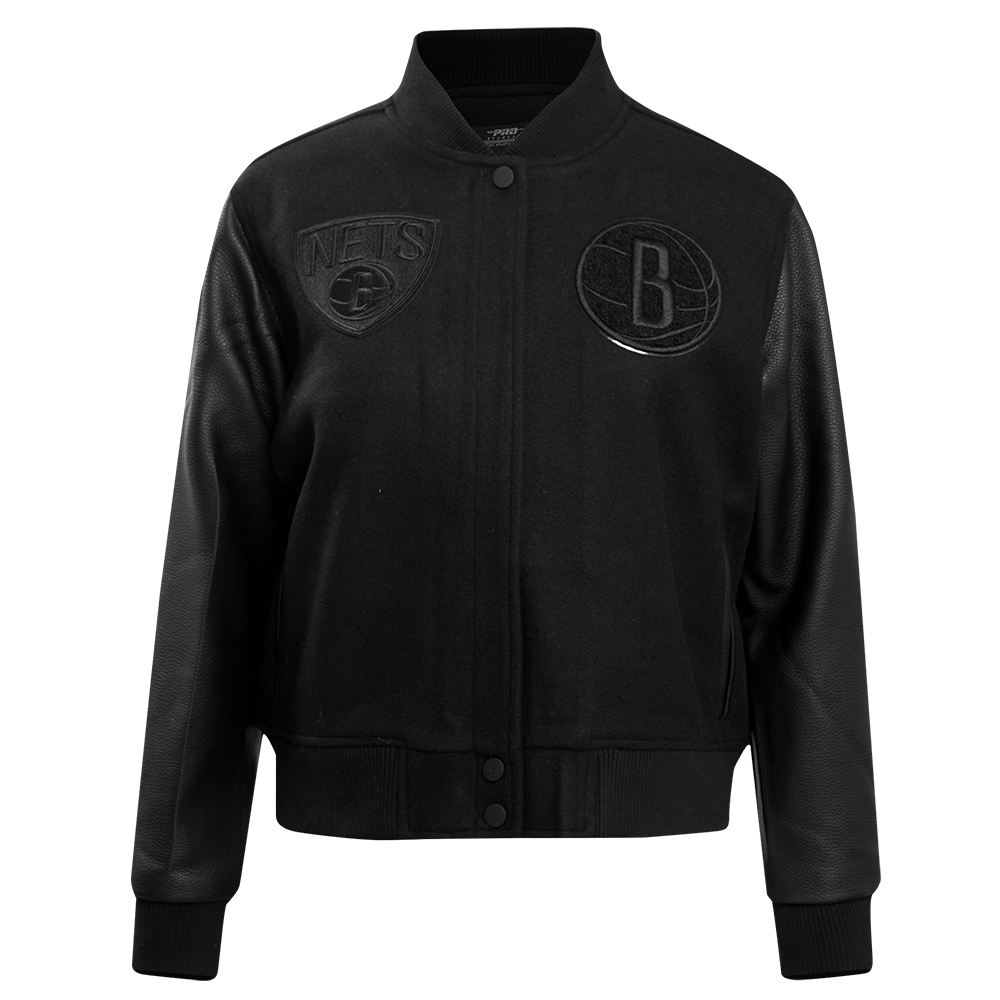 CHAMARRA UNIVERSITARIA NBA BROOKLYN NETS CLASSIC 3BK PARA MUJER