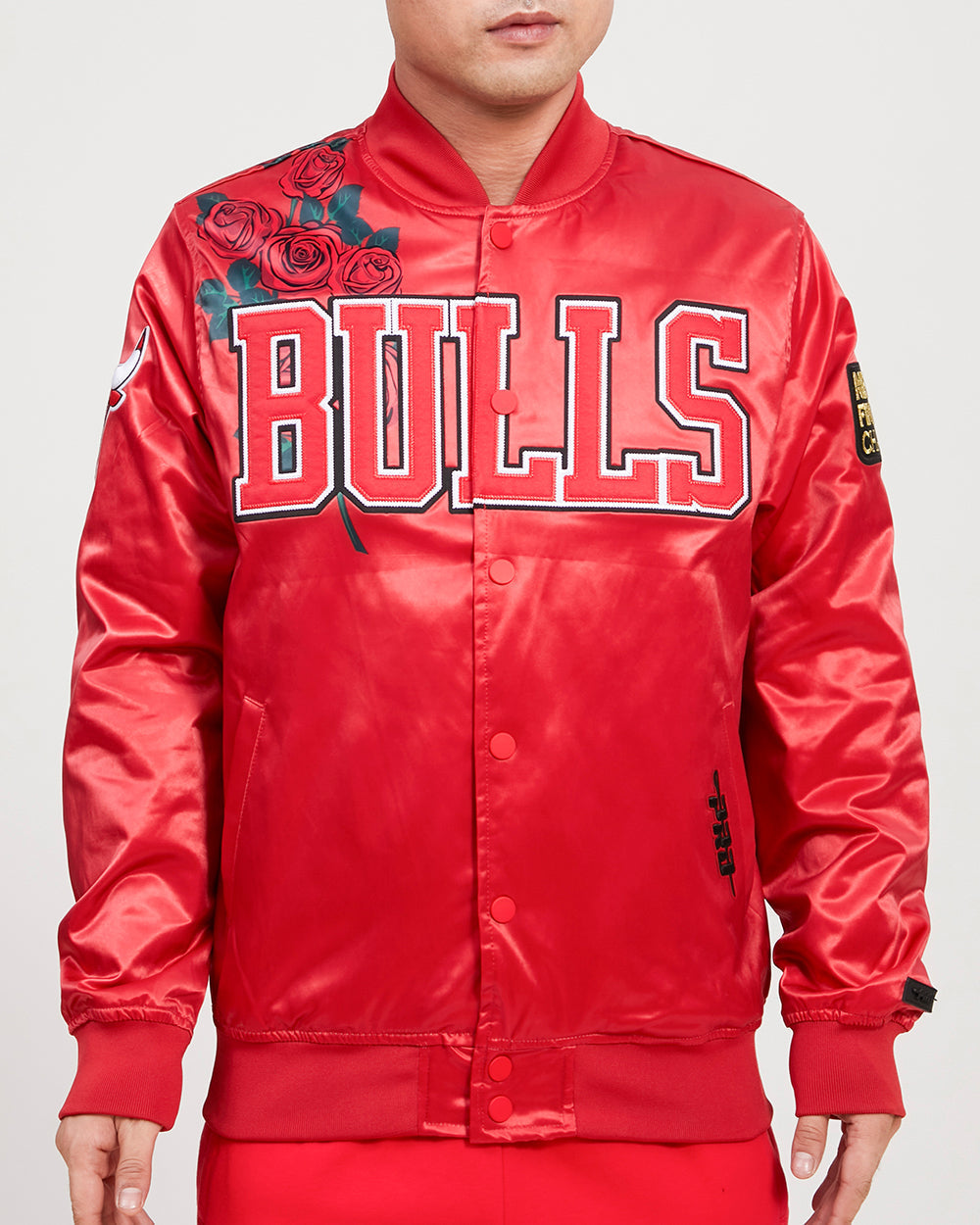 CHAMARRA DE SATÍN NBA CHICAGO BULLS ROSES