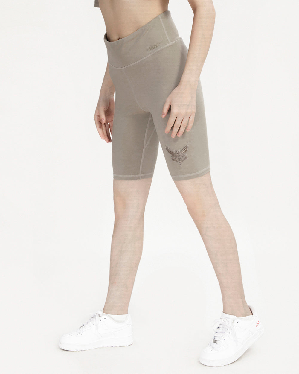 BIKE SHORTS NBA CHARLOTTE HORNETS NEUTRAL PARA MUJER