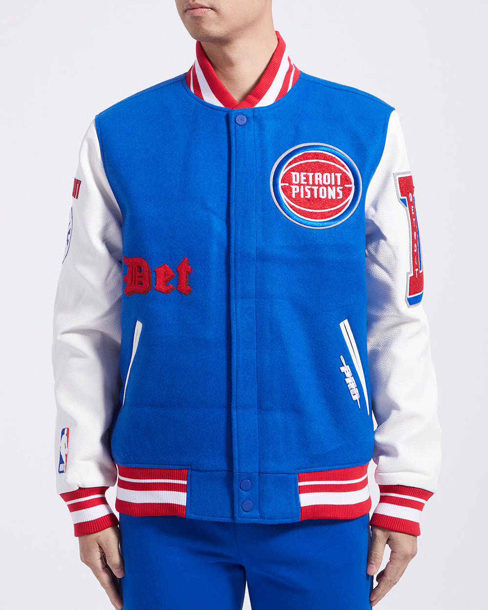 CHAMARRA UNIVERSITARIA NBA DETROIT PISTONS OLD ENGLISH