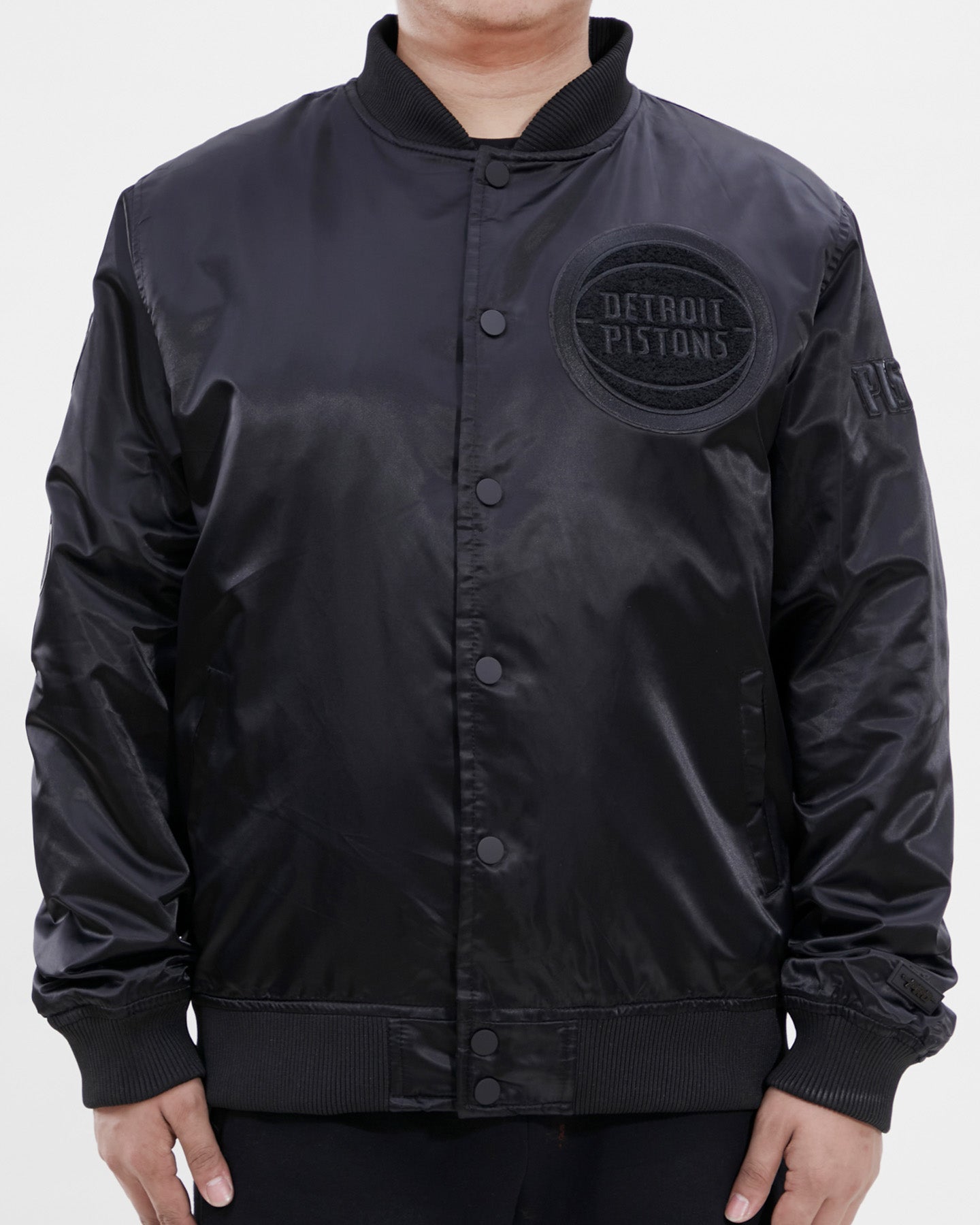 CHAMARRA DE SATÍN NBA DETROIT PISTONS CLASSIC 3BK