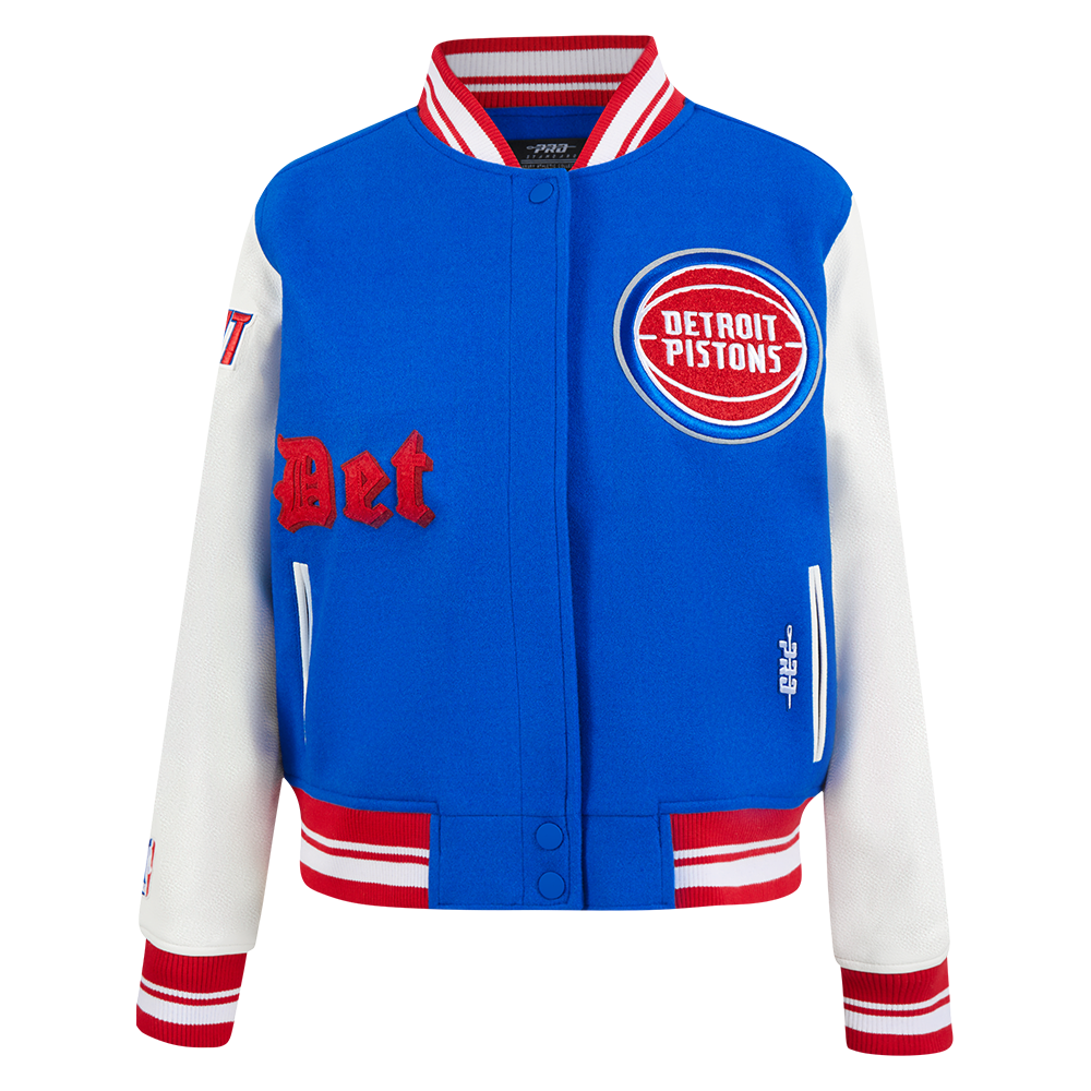 CHAMARRA UNIVERSITARIA NBA DETROIT PISTONS OLD ENGLISH PARA MUJER