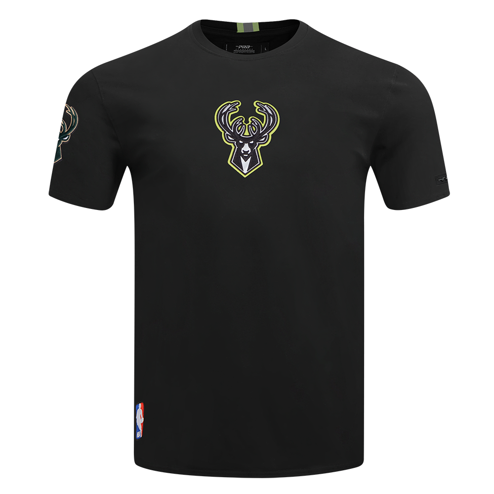 PLAYERA NBA MILWAUKEE BUCKS UNDER THE LIGHTS