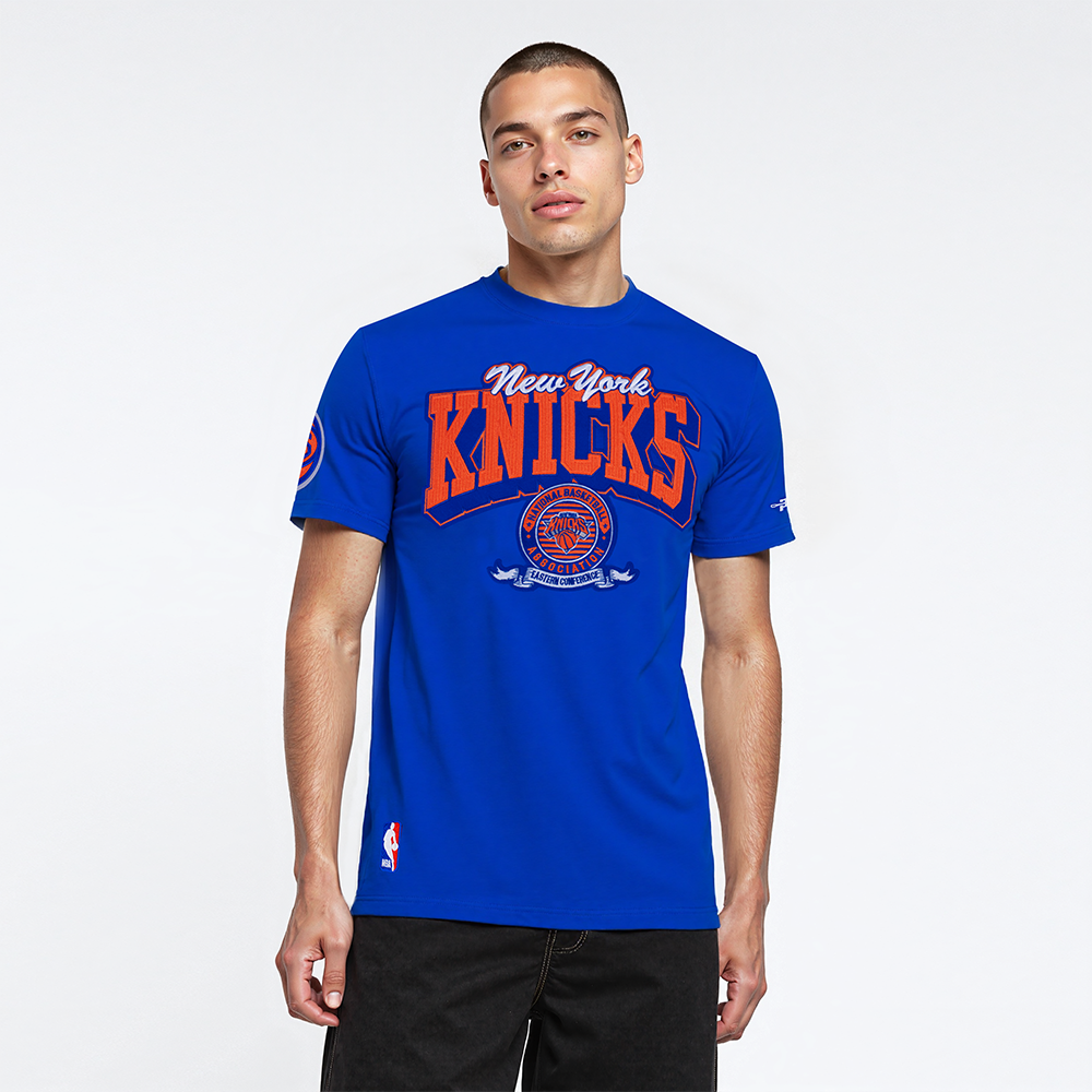 PLAYERA NBA NEW YORK KNICKS TEAM BADGE