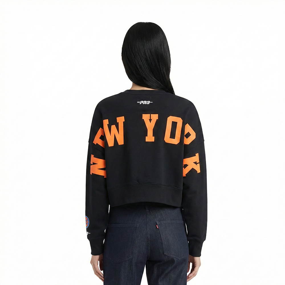 SUDADERA DE CUELLO REDONDO NBA NEW YORK KNICKS WINGSPAN PARA MUJER