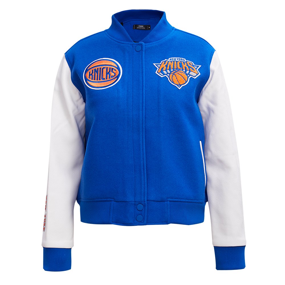 CHAMARRA UNIVERSITARIA NBA NEW YORK KNICKS CLASSIC ESSENTIALS PARA MUJER