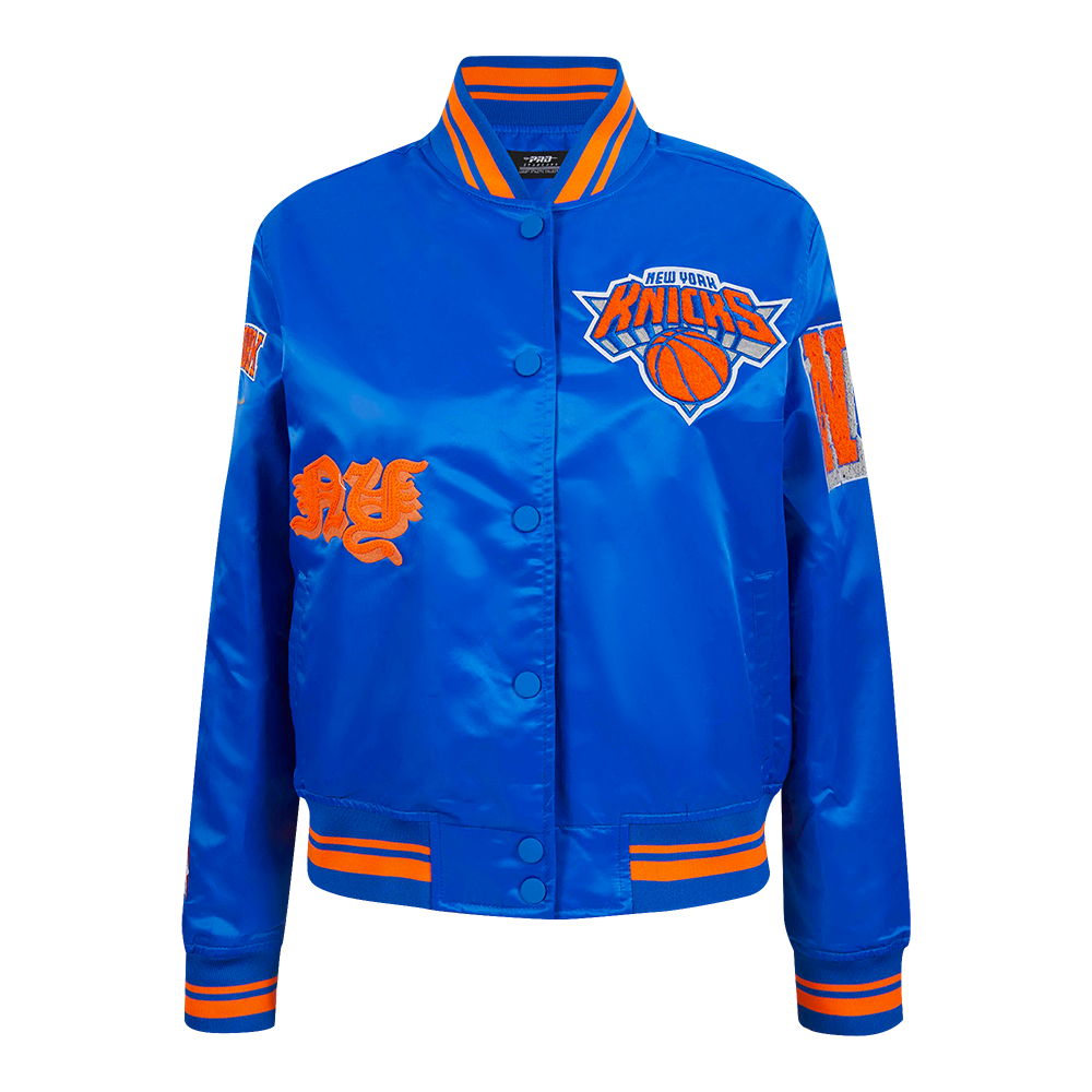 CHAMARRA DE SATIN NBA NEW YORK KNICKS OLD ENGLISH PARA MUJER