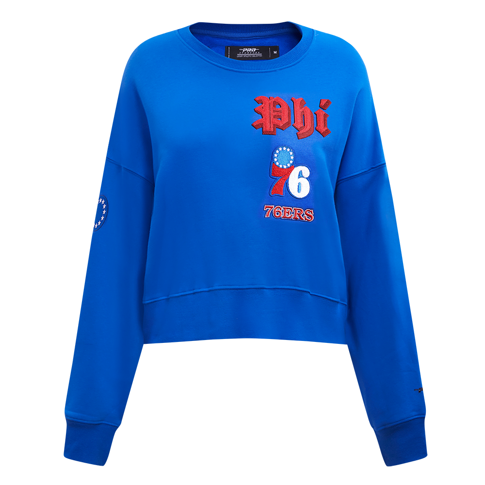 SUDADERA DE CUELLO REDONDO NBA PHILADELPHIA 76ERS OLD ENGLISH PARA MUJER