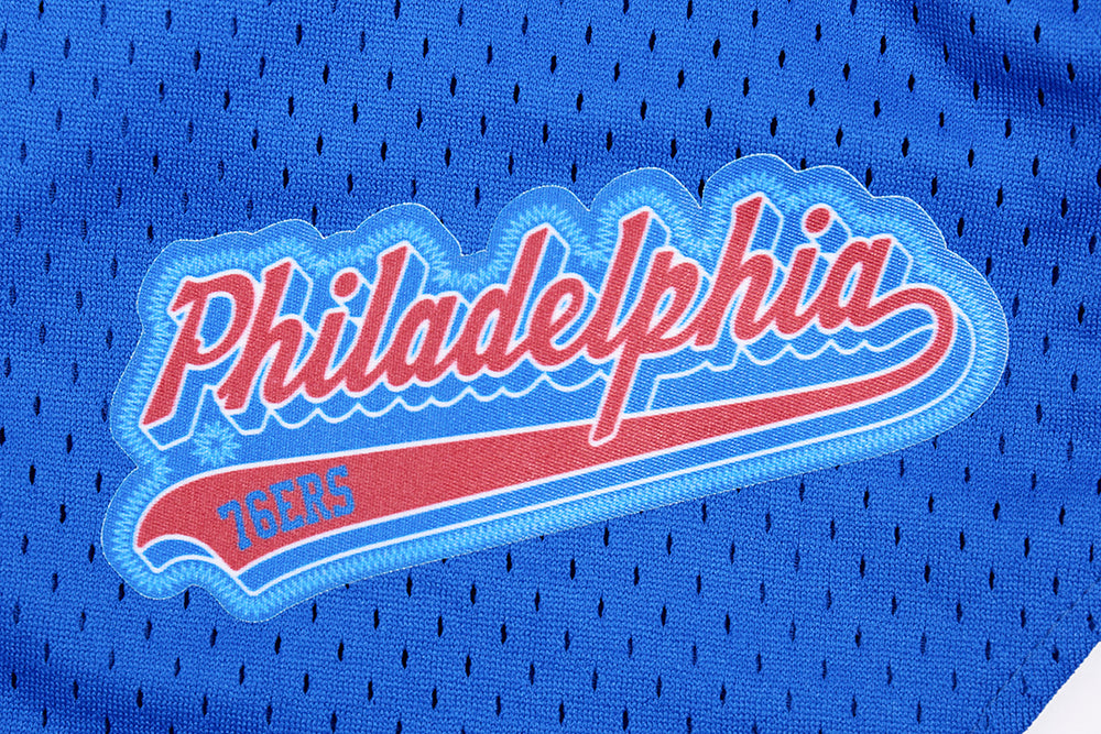 SHORTS DE MALLA NBA PHILADELPHIA 76ERS SCRIPT TAIL PARA MUJER