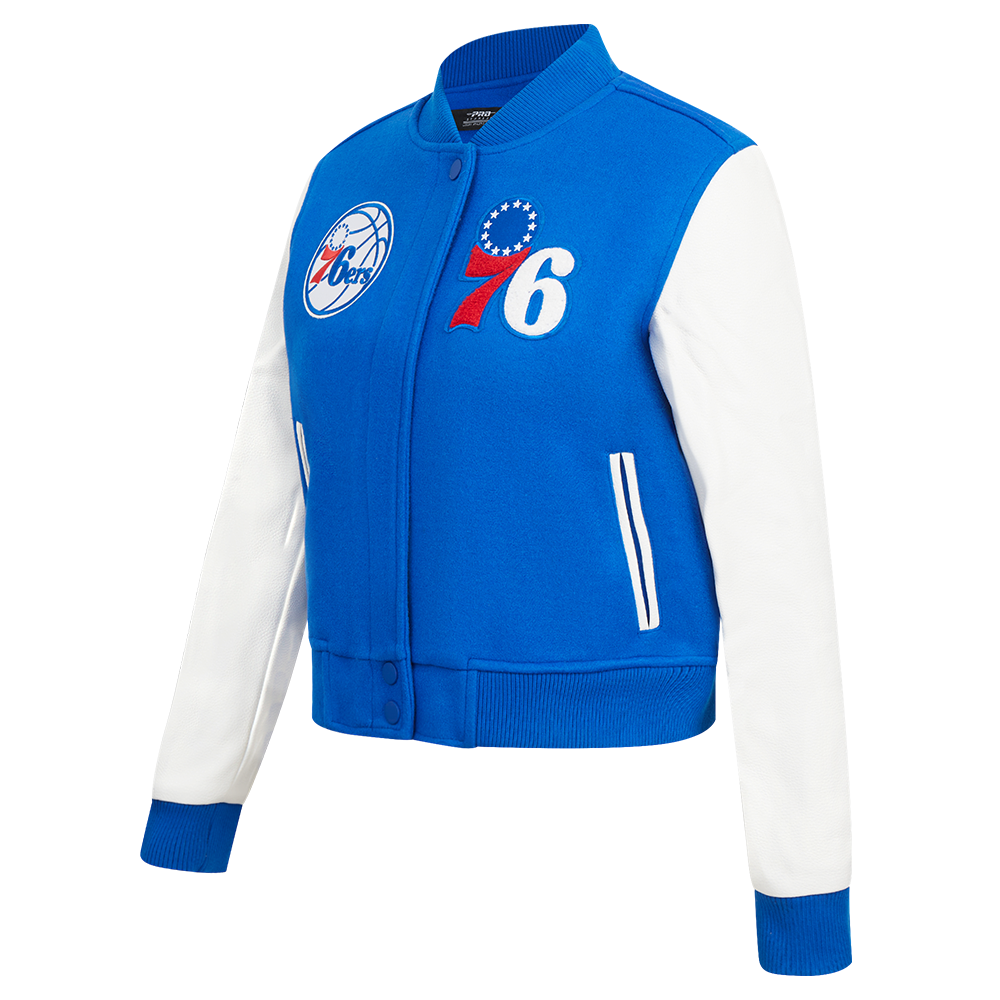 CHAMARRA UNIVERSITARIA NBA PHILADELPHIA 76ERS CLASSIC ESSENTIALS PARA MUJER