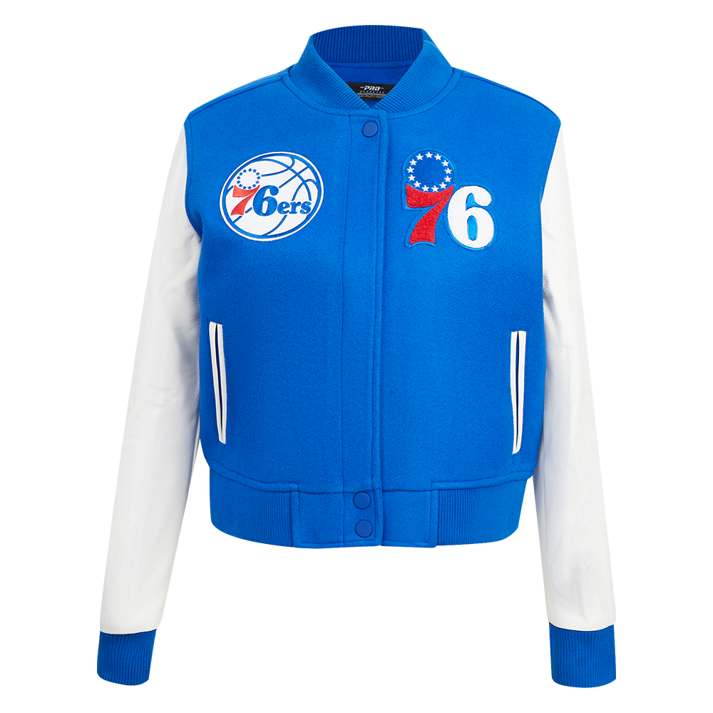CHAMARRA UNIVERSITARIA NBA PHILADELPHIA 76ERS CLASSIC ESSENTIALS PARA MUJER