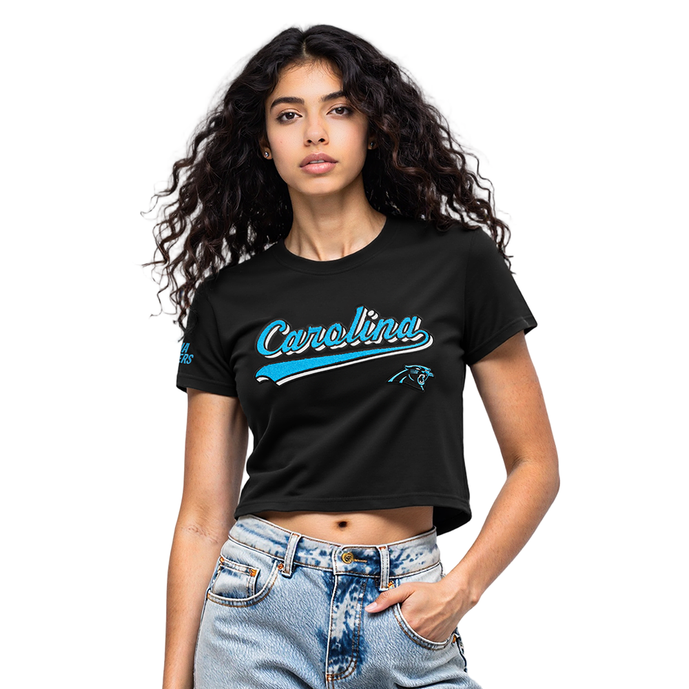 PLAYERA CROP NFL CAROLINA PANTHERS SCRIPT TAIL PARA MUJER