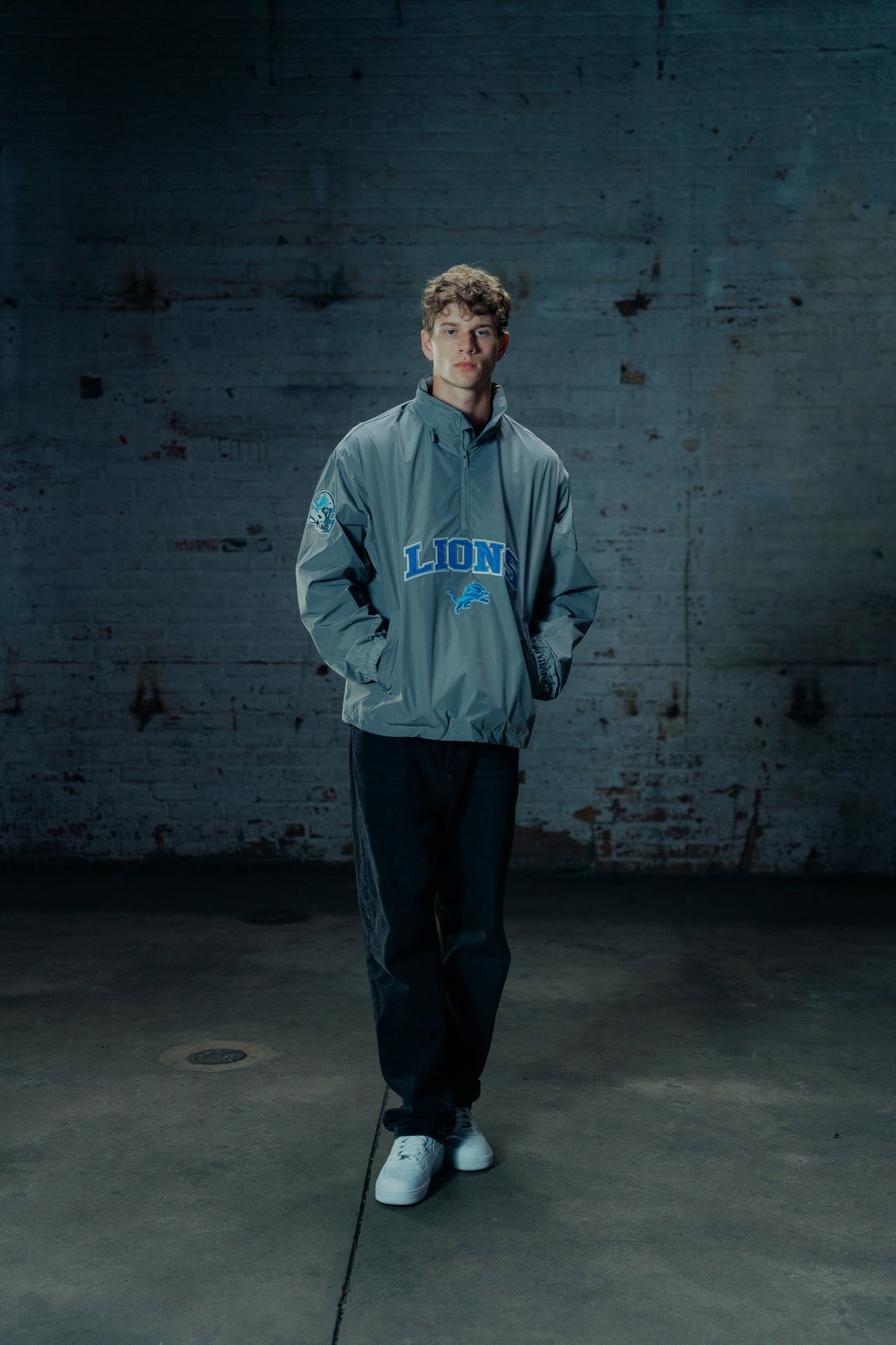 FDL6411823-GRY lifestyle