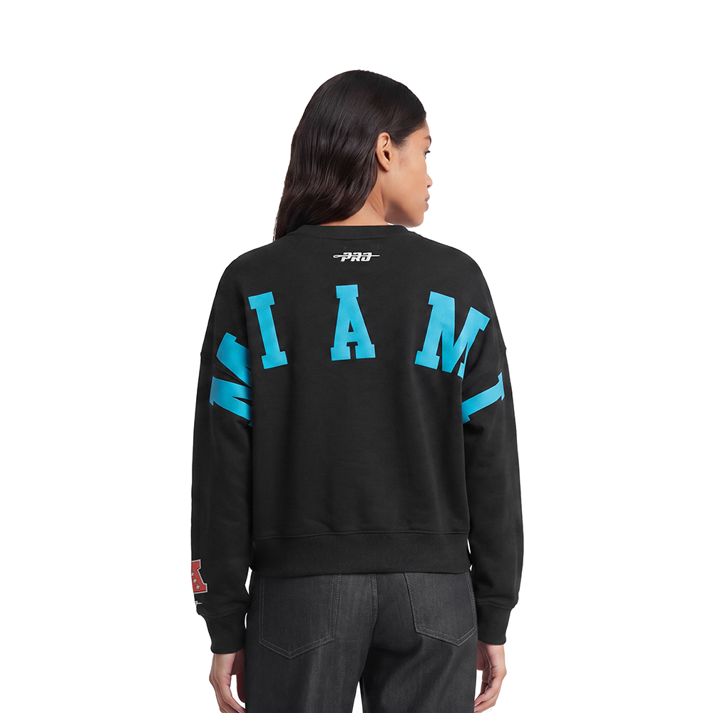 FMDC410486-BLK-MODEL-2