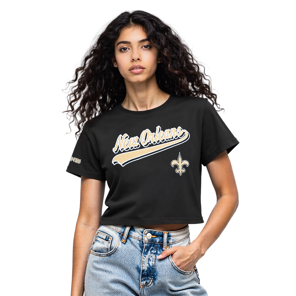 PLAYERA CROP NFL NEW ORLEANS SAINTS SCRIPT TAIL PARA MUJER