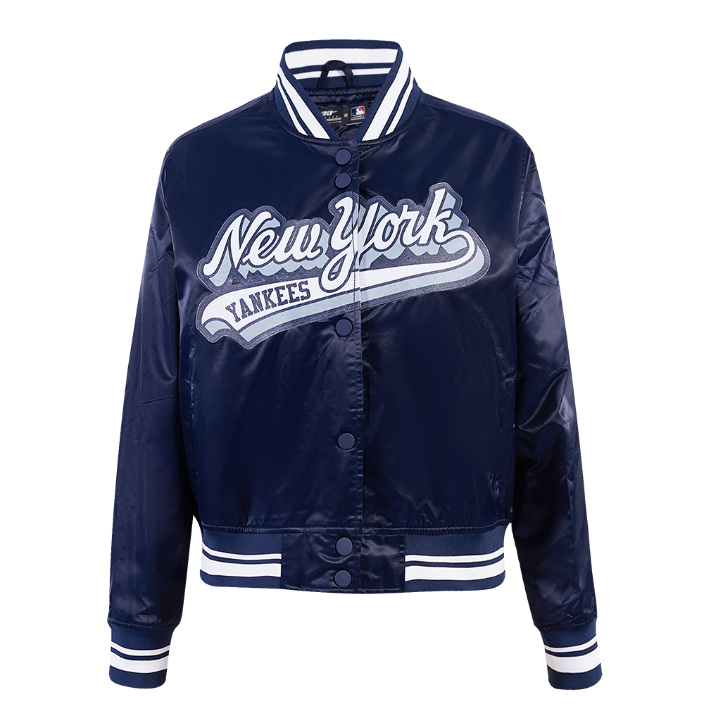 CHAMARRA DE SATÍN MLB NEW YORK YANKEES SCRIPT TAIL PARA MUJER