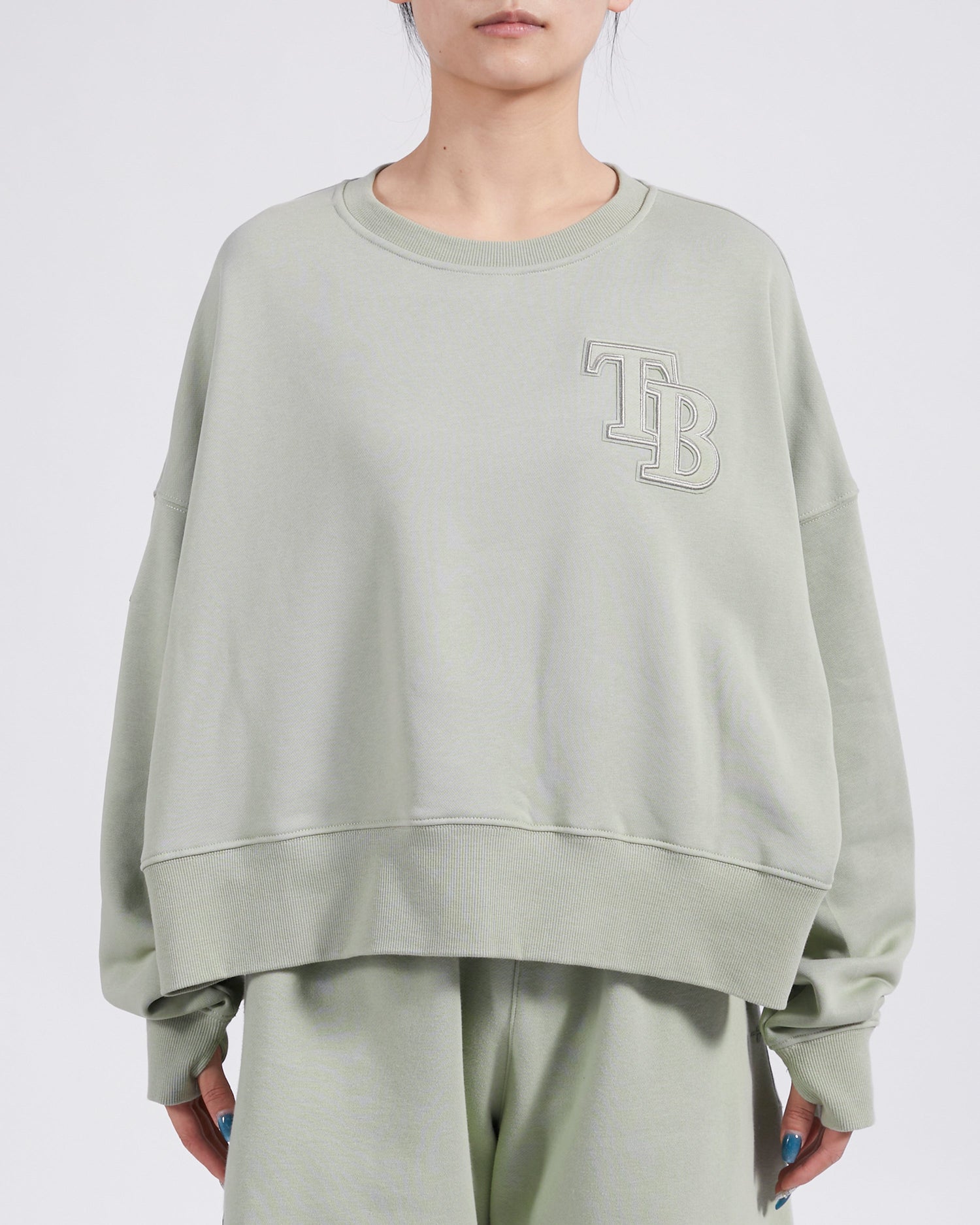 SUDADERA DE CUELLO REDONDO MLB TAMPA BAY RAYS NEUTRAL PARA MUJER